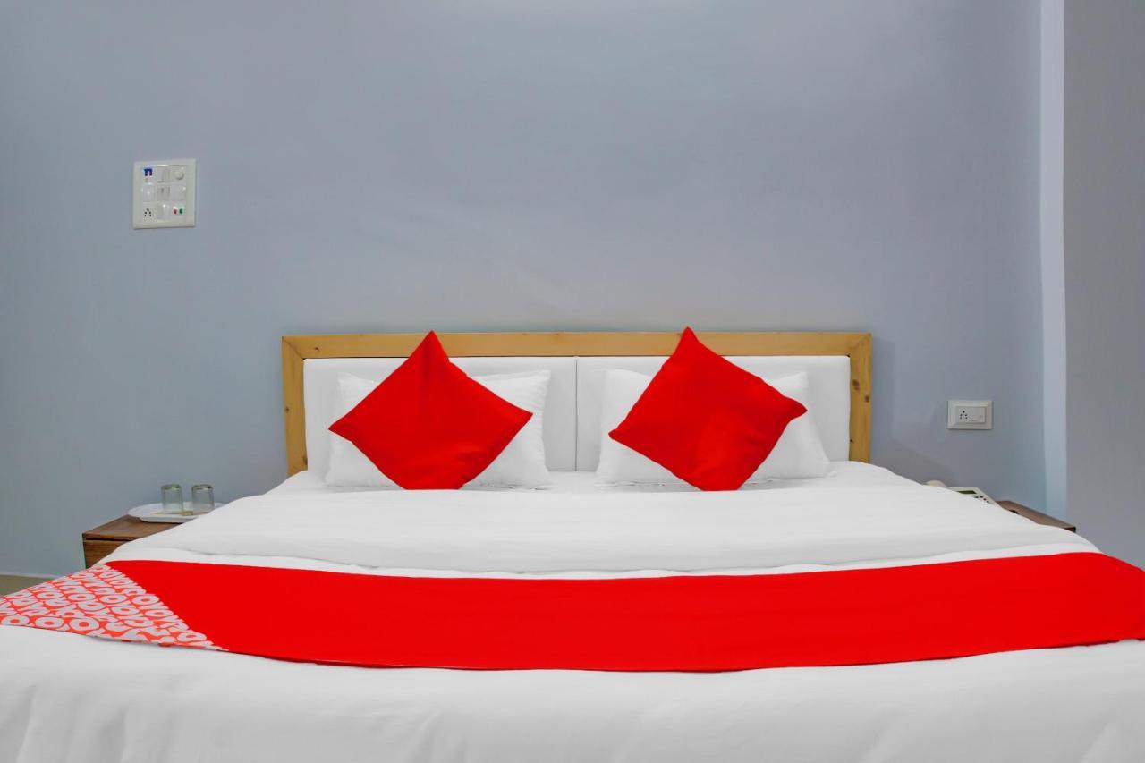 Oyo 75173 Hotel Regency Surat Zewnętrze zdjęcie