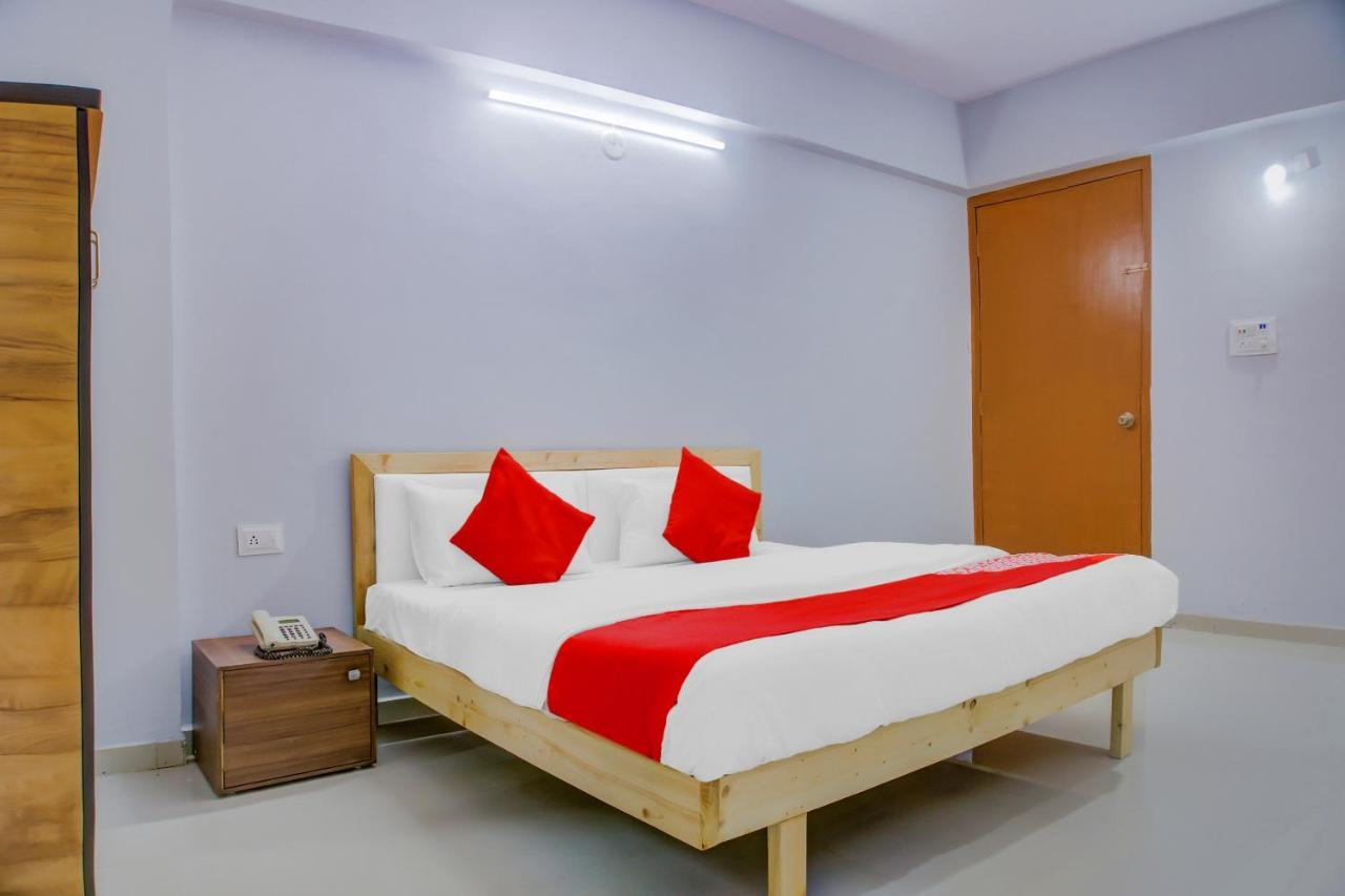 Oyo 75173 Hotel Regency Surat Zewnętrze zdjęcie